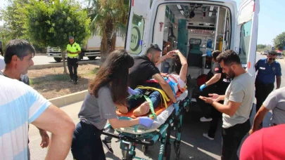 Yol süpürme aracı ile hafif ticari araç çarpıştı: 5 yaralı