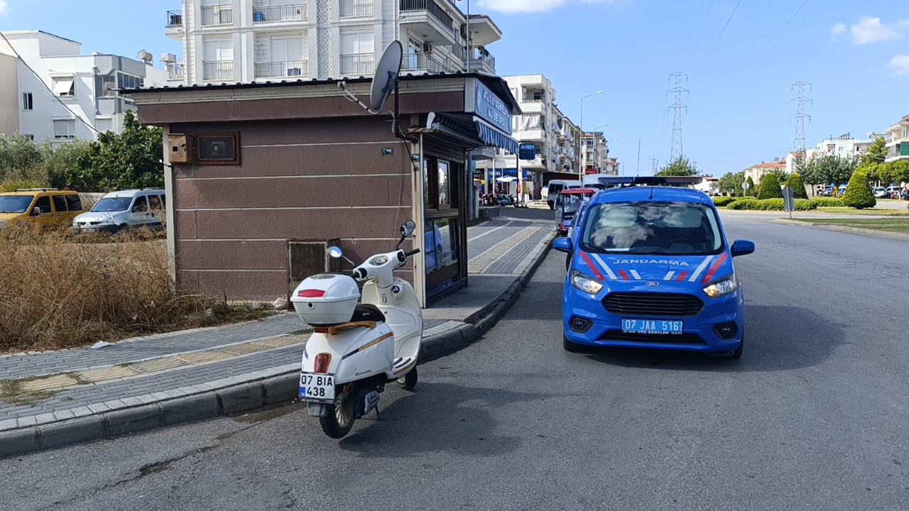 Antalya’da motosiklet devrildi: 2 Hollandalı turist yaralandı