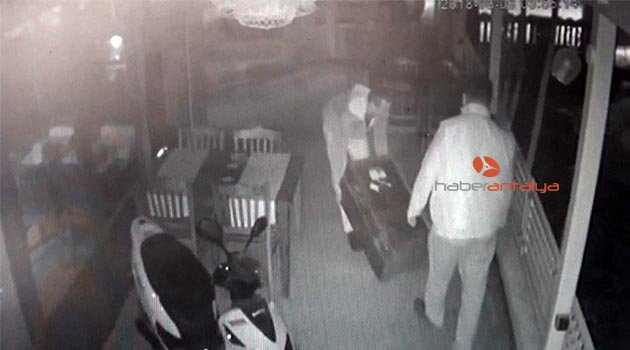 3 gün önce garson olarak işe almıştı...
