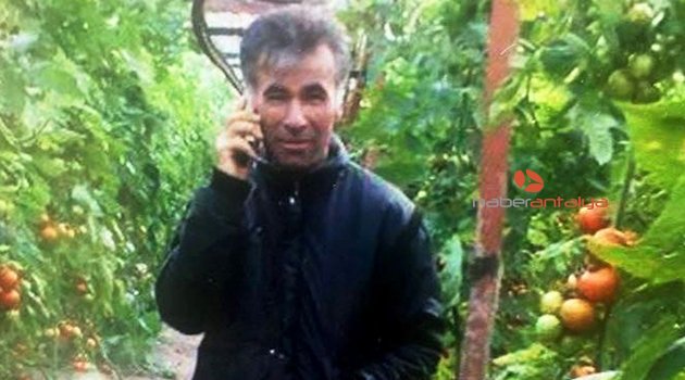 4 TONLUK KAYAYI TOPRAĞA GÖMMEK İSTERKEN