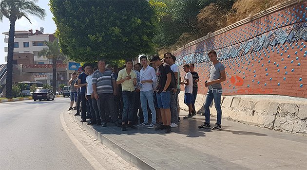 45 derecede otobüs beklemek