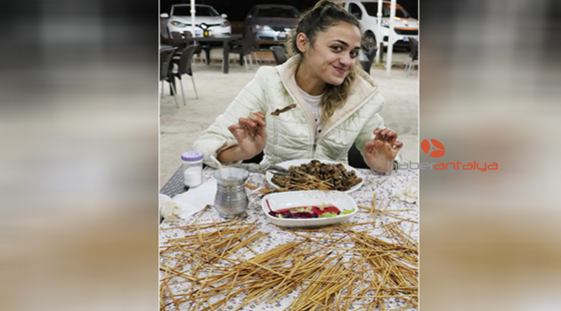 46 dakikada 315 çöp şiş yedi