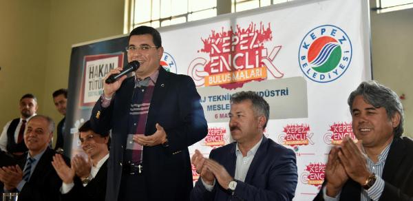 TÜTÜNCÜ GENÇLERLE SOHBETTE