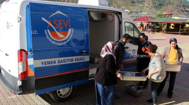 817 kişinin yemeği Alanya Aşevi'nden
