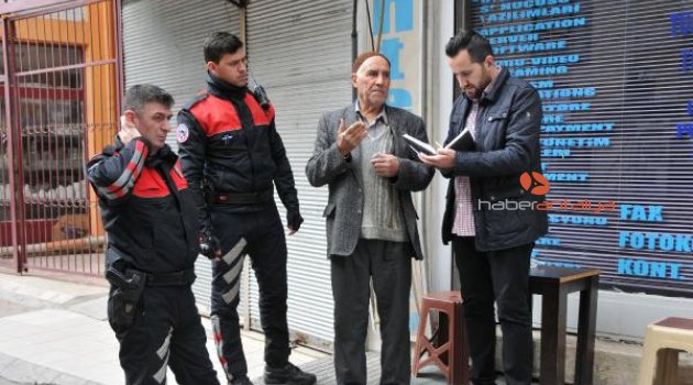85 yaşındaki adamı yardım bahanesiyle dolandırdılar