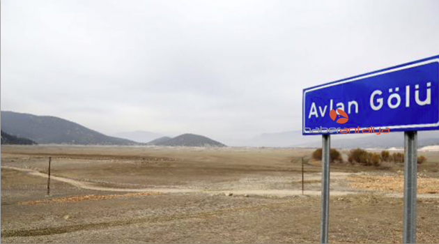 850 hektarlık Avlan Gölü, futbol sahası kadar kaldı