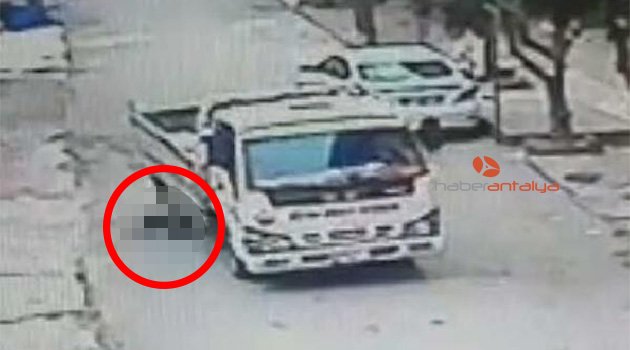 9 yaşındaki Muhammet'in ezildiği anlar güvenlik kamerasında