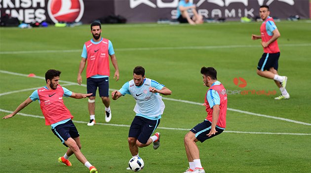 A MİLLİ TAKIM ANTALYA'DA ÇALIŞMALARINI SÜRDÜRÜYOR
