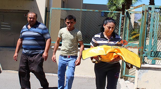 Acılı annenin bebeğine son bakışı