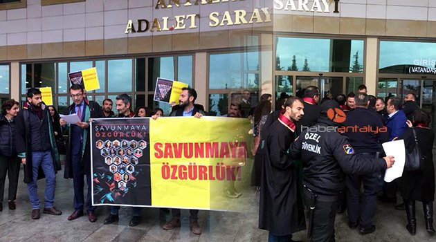 Adliye önünde avukatlara müdahale
