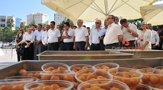 Adliyede 15 Temmuz şehitleri için lokma dağıtımı