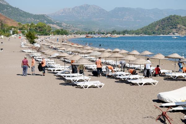 ADRASAN SAHİLİ TEMİZLENDİ