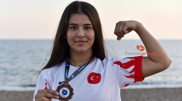 Ağabeyine özendi, dünya üçüncüsü oldu
