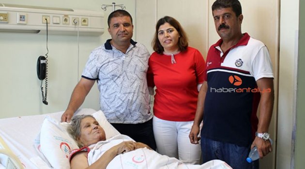 Ağzından tümör alınan hastadaki boşluk bacak dokusuyla kapatıldı