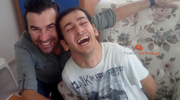 AHMET  ,ENGEL TANIMIYOR