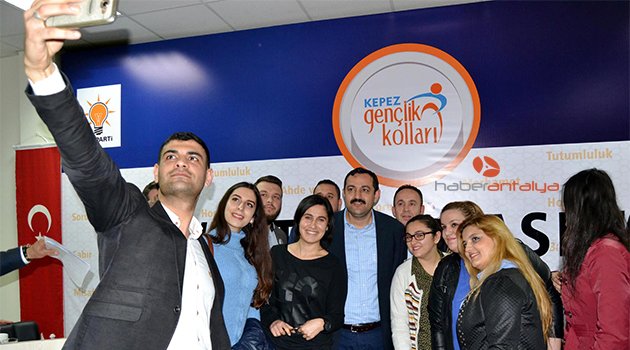 AK PARTİ İL BAŞKANI SÜMER, GENÇLERLE BULUŞTU