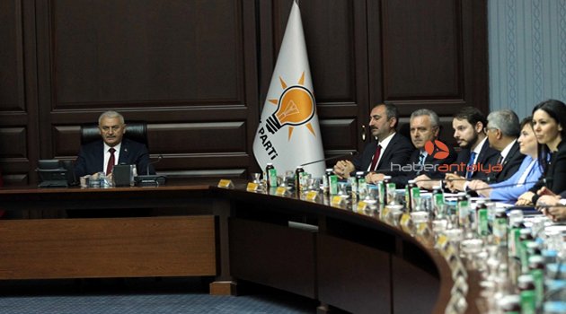 AK PARTİ'DE GRUP BAŞKANVEKİLLERİ BELLİ OLDU