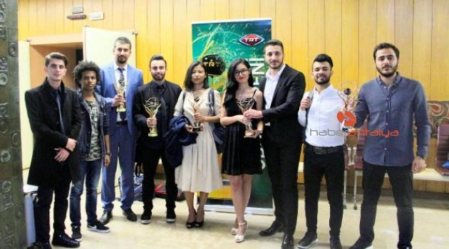 Akdeniz İletişim, ödülleri topladı