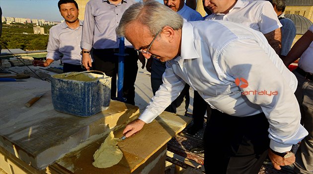 AKDENİZ ÜNİVERSİTESİ CAMİİ'NİN SON TAŞI VALİ KARALOĞLU'NDAN