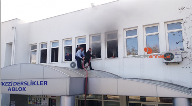 Akdeniz Üniversitesi'nde korkutan yangın