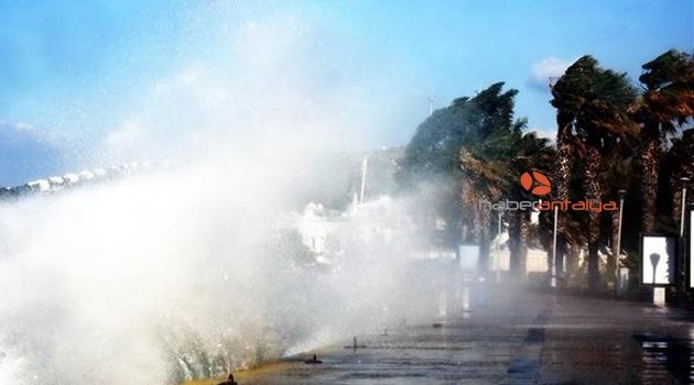 AKDENİZ'DE FIRTINA UYARISI