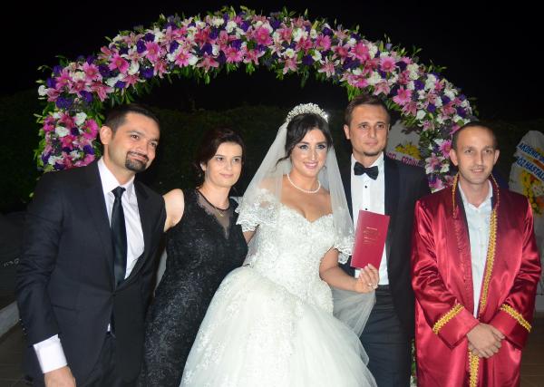 DOKTORLAR DÜĞÜNDE BULUŞTU