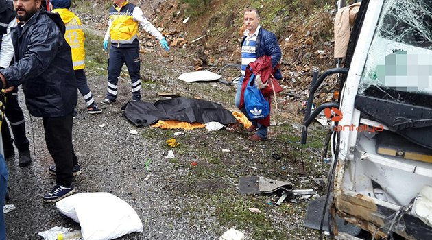 AKSEKİ'DE TUR MİDİBÜSÜ DEVRİLDİ 1 ÖLÜ 20 YARALI