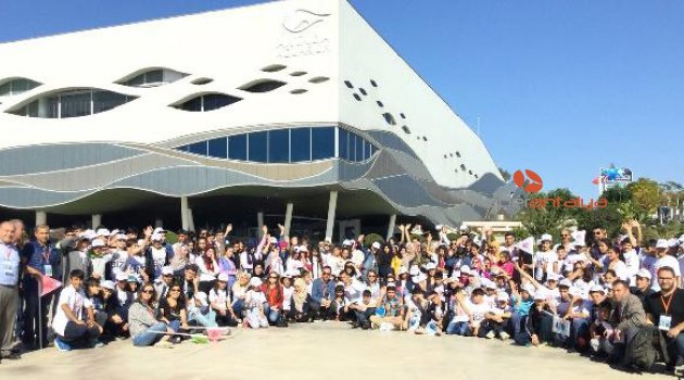 Akvaryumda yeni dünyalar keşfettiler