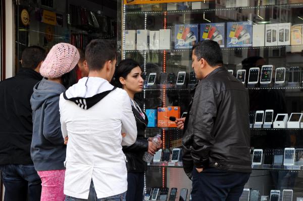 ALACAKLISI TELEFONUNU GASP ETTİ