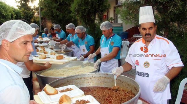 ALANYA BELEDİYE BAŞKANI YÜCEL, ŞEHİT POLİSİN MEVLİDİNE KATILDI