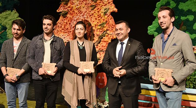ALANYA BELEDİYE TİYATROSU'NA 4 ÖDÜL