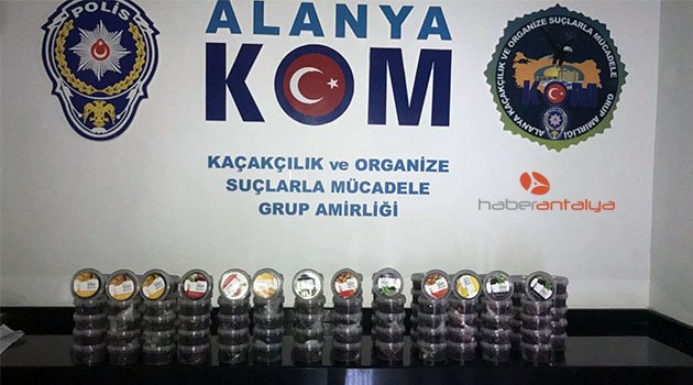 Alanya’da 27 kilo kaçak nargile tütünü ele geçirildi