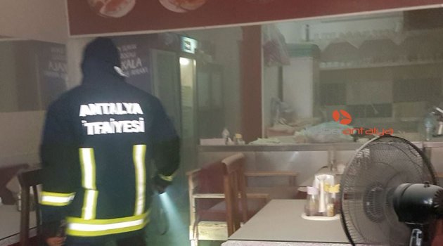 Alanya’da kafede korkutan yangın
