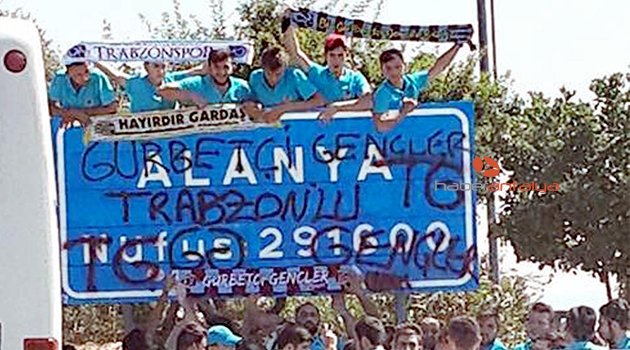 ALANYA’YA GELEN TRABZONPORLU TARAFTARLARDAN ÇİRKİN HAREKET