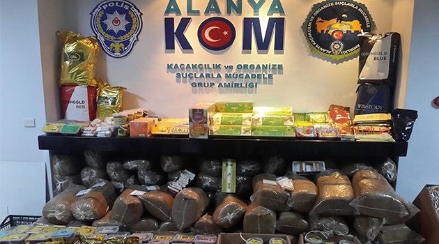Alanya'da 1 ton kaçak tütün ele geçirildi