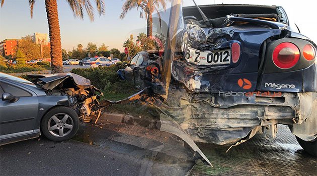Alanya'da 2 otomobil çarpıştı: 1’i çocuk 3 yaralı