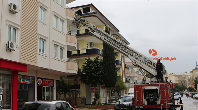 Alanya'da apartmanda yangın paniği