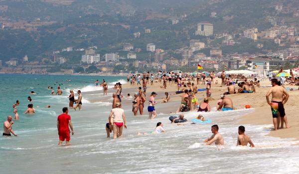 ALANYA'DA İÇ PAZAR HAREKETLENDİ