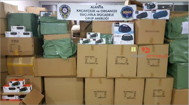 Alanya'da kaçak elektronik eşya operasyonu