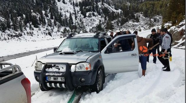 Alanya'da karda araçlarıyla mahsur kalan gençler kurtarıldı