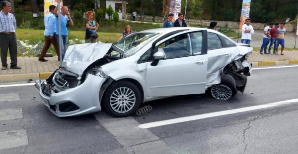 ALANYA'DA ZİNCİRLEME KAZA: 5 YARALI