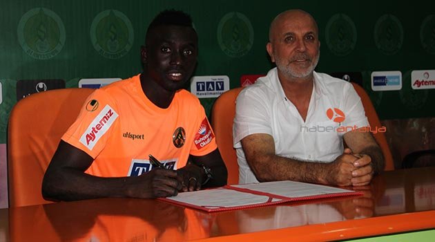 Alanyaspor, Cisse ile sözleşme imzaladı