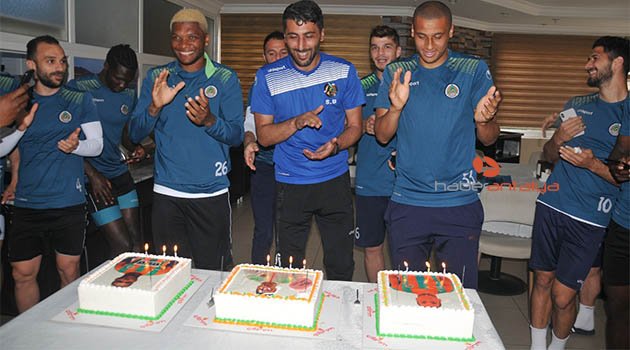 Alanyaspor’da 3 doğum günü birden kutlandı