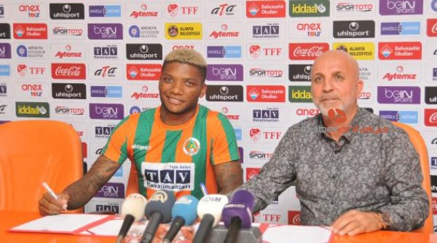 Alanyaspor resmen açıkladı! 3 yıllık imzayı attı