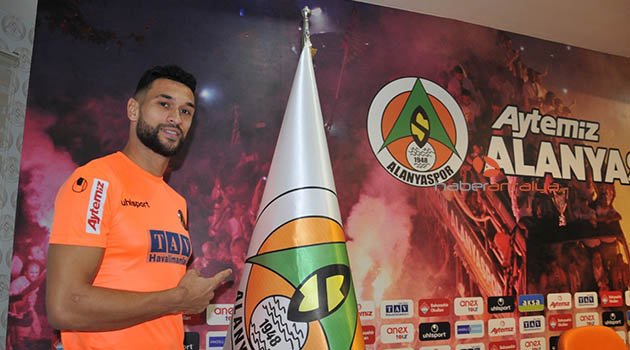 Alanyaspor, Steven Caulker’i renklerine bağladı