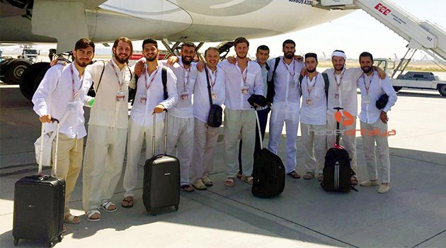 ALANYASPORLU FUTBOLCULARDAN UMRE ZİYARETİ