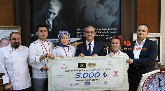 ALKÜ Aşçılık Takımı Türkiye üçüncüsü oldu