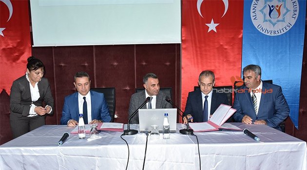  ALKÜ’de “Dünya’da Değer Merkezli Öğretmenlik” konferansı