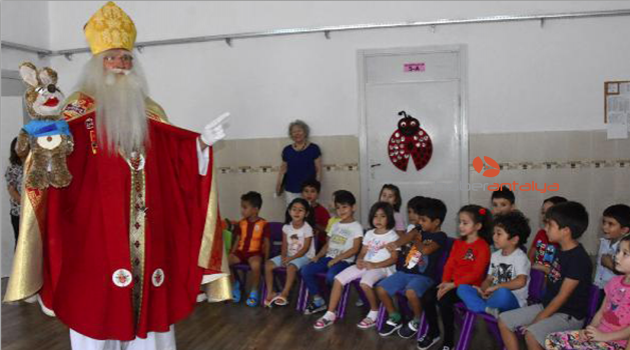 Alman Noel Baba yirminci kez Demre'de