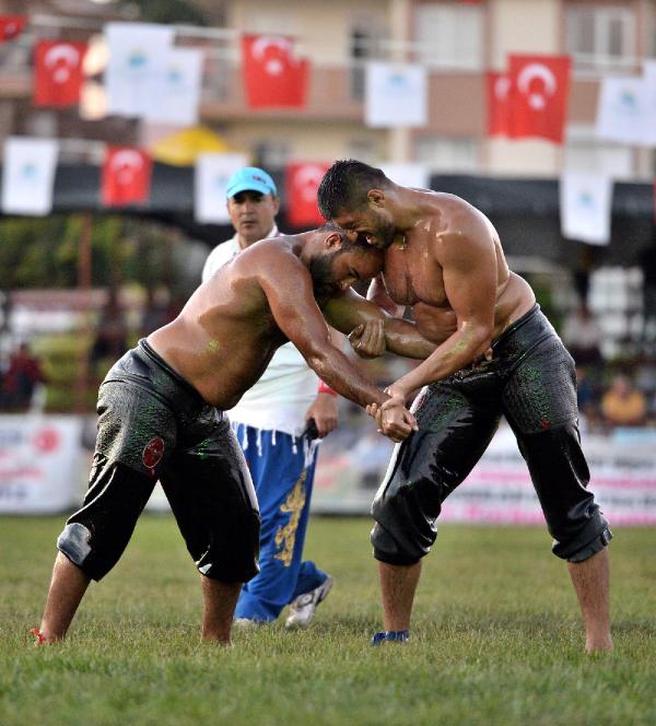 ALTIN KİRAZ'DA ORHAN OKULU BAŞPEHLİVAN